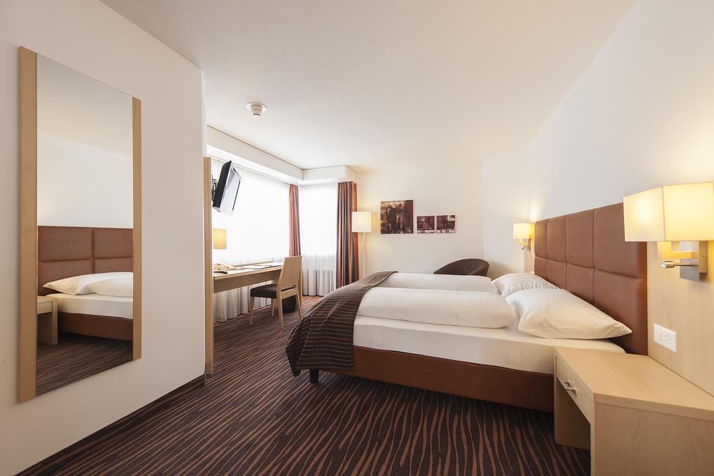 Seminarhotel Am Aegerisee 4*